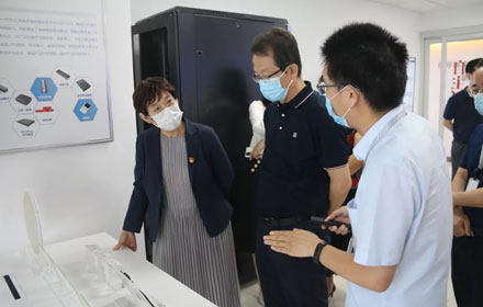 省市发改委高技术处党支部来伟易博信息开展党建交流活动