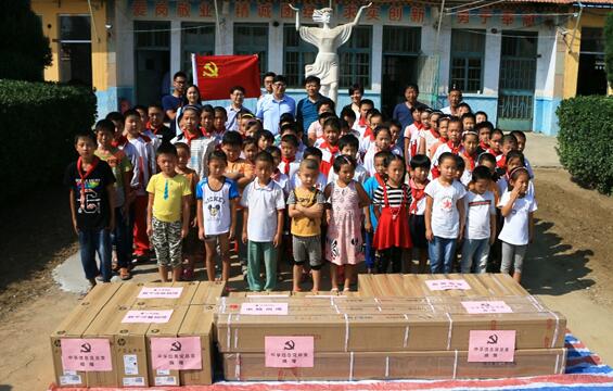 伟易博信息金秋助学行